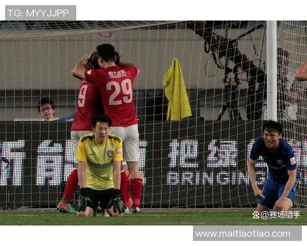 足球场恶犯球星盘点:从肘击到飞踹,这些球员因暴力行为被记入史册